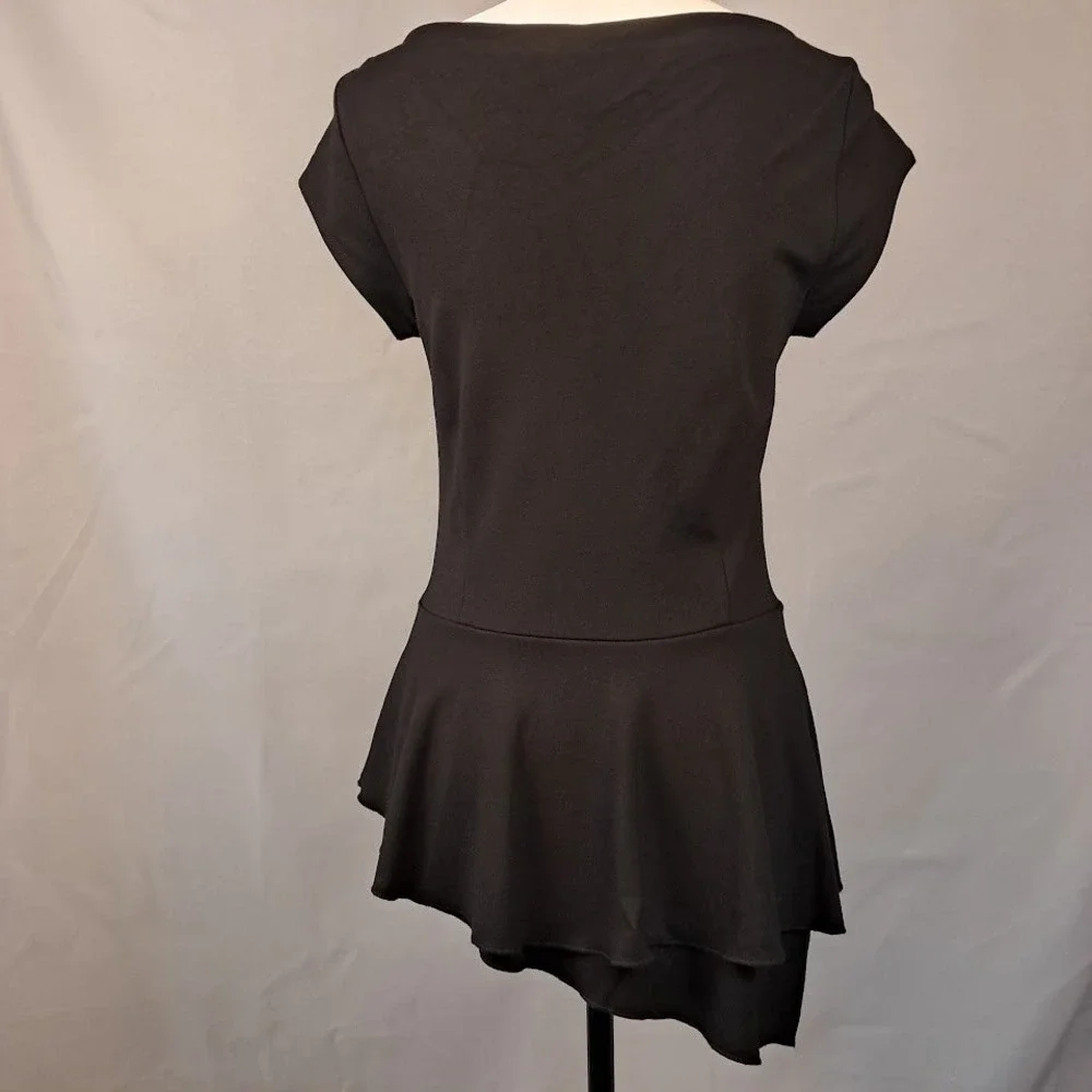 CARMEN MARC VALVO M Black Asymmetric Layered Peplum Top Short Sleeve Boat Neck - Picture 4 of 6